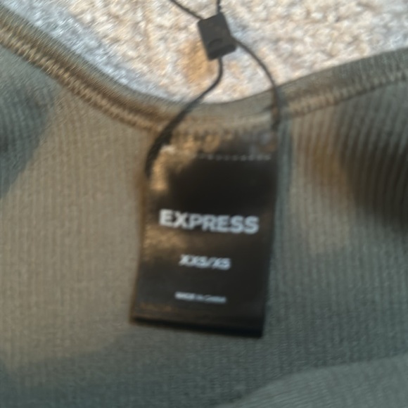 Express Body Contour Seamless Ribbed
Sweetheart Cropped Tank - Picture 5 of 7